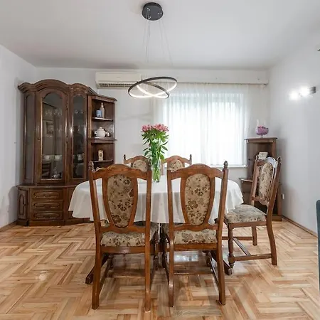 Sea Breeze Apartament *